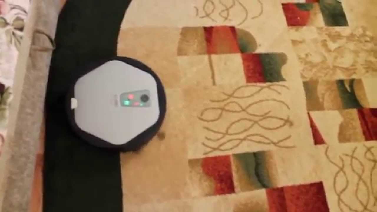 Робот-пылесос Iclebo Arte на ковре